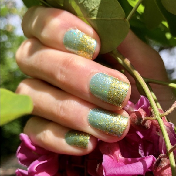 *Retired* Color Street: Golden Girly | Gold Metallic Glitter Dipped Party Yellow - Picture 10 of 14